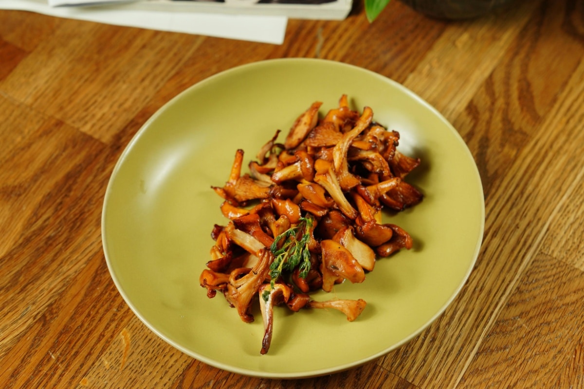 chanterelles specialty mushrooms